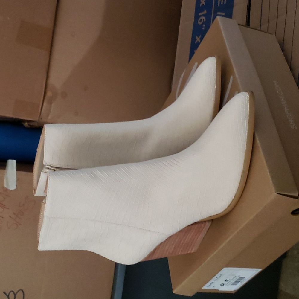 Mi.iM Cream Boots Sz 8.5